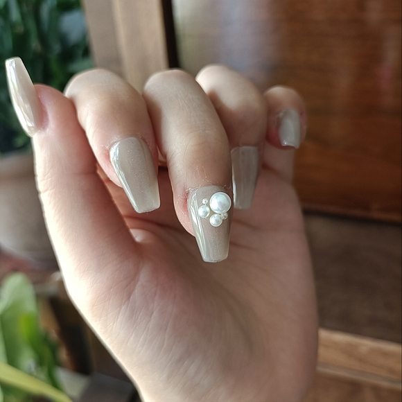 One of a Kind CUSTOM NAILS 10pcs set Size S Pearl Rabbit - Picture 3 of 6